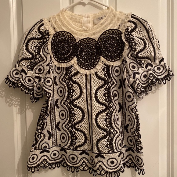 Sea New York Tops - SEA NEW YORK
Lace Pattern Bateau Neckline Crop Top Size 2